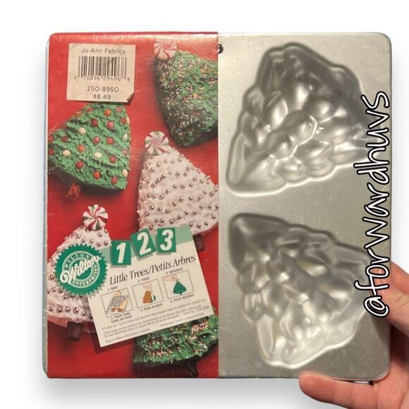 Wilton Christmas Tree Cakelet Pans NEW in Plastic - Picture 2 of 7
